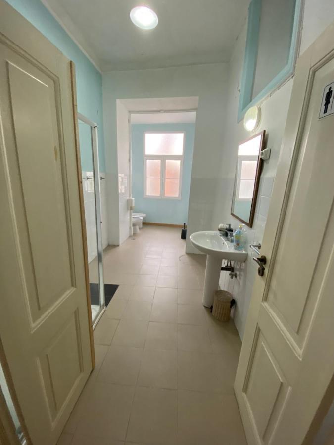 Classic Chiado 1 - Central Guest House Room With Shared Bathroom Lisboa Eksteriør billede