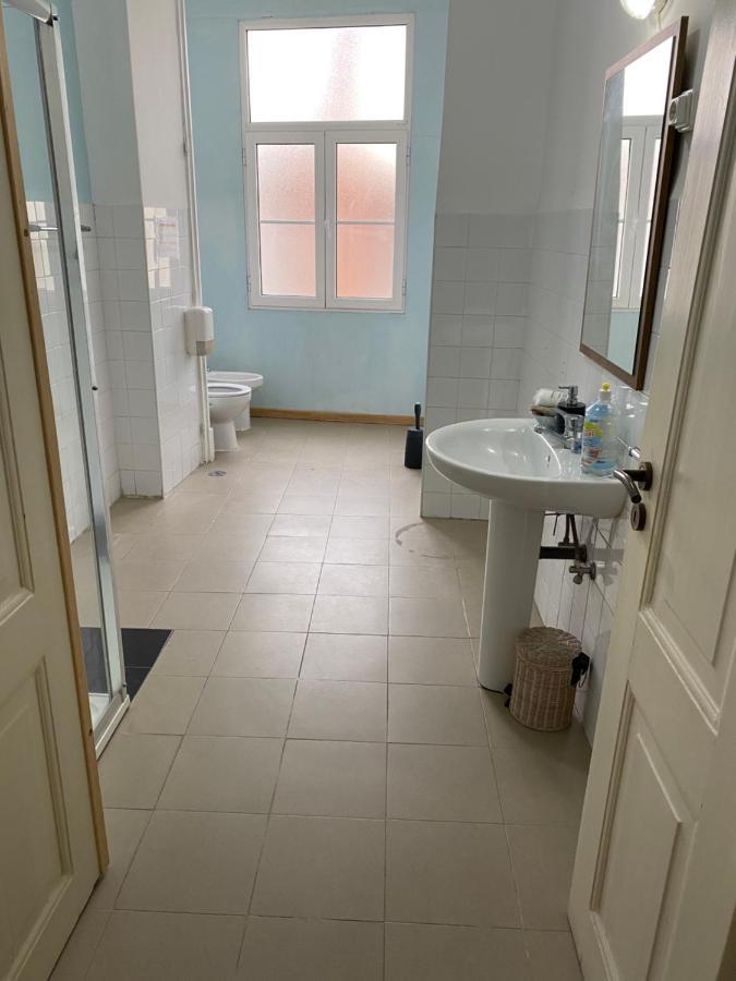 Classic Chiado 1 - Central Guest House Room With Shared Bathroom Lisboa Eksteriør billede